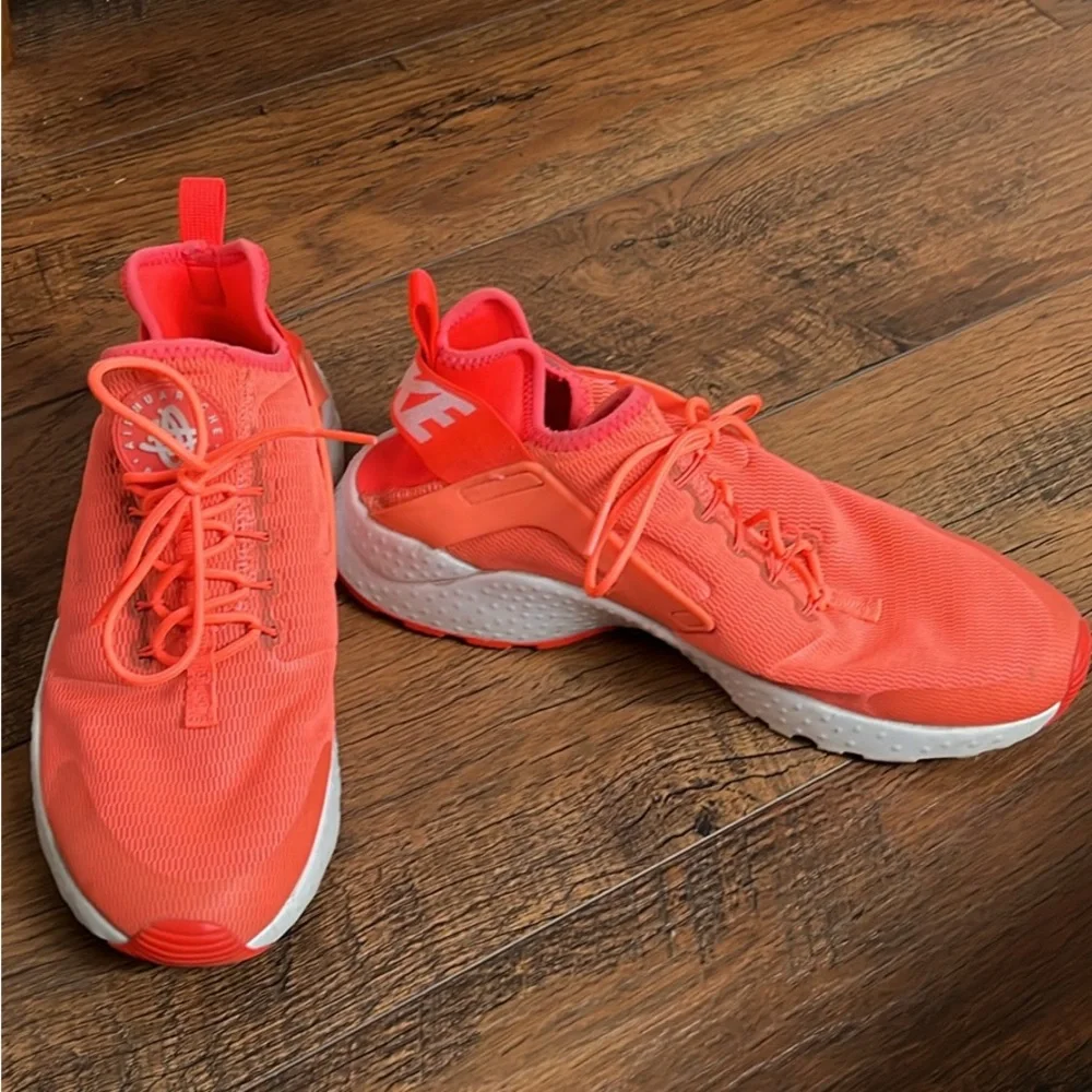 Nike Women’s Orange/coral Lightweight Knit Running Shoes - Picture 1 of 2
